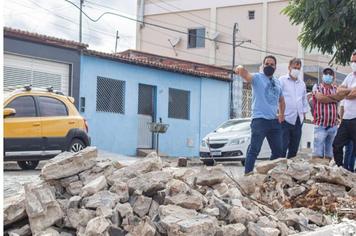 VISITA AS OBRAS DE REAJUSTAMENTO DAS AVENIDAS PEDRO RIBEIRO E JOÃO BORGES DE SÁ PARA RECEBEREM O ASFALTAMENTO