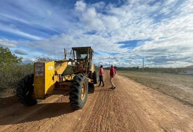 Prefeitura de Uauá segue firme com o programa MAIS ESTRADA por todo o município